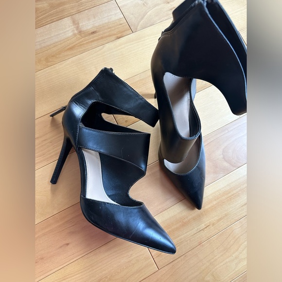 Black heels - Picture 3 of 3